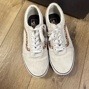 Vans Leopard Accent White Sneakers Women’s 9.5